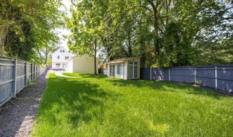 2806 FRANKLIN St NE, Washington, DC 20018