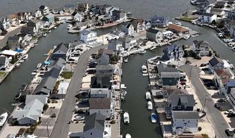 210 Fernwood Dr, Bayville, NJ 08721