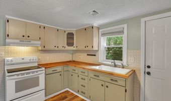 68 Old Oak Trl, Coventry, CT 06238