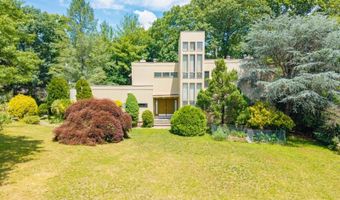 4 High Mountain Trl, Bayonne, NJ 07035