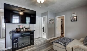 421 W 6th St, Baxter Springs, KS 66713