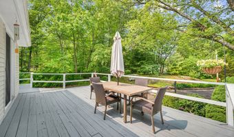 21 Quarry Rd, Branford, CT 06405
