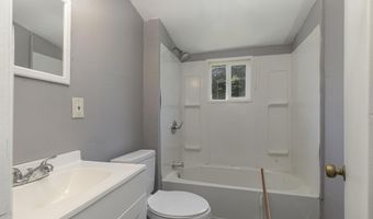 827 S Griffith Ave, Aurora, MO 65605