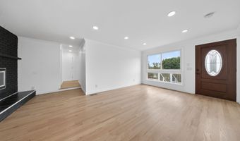 207 Hillcrest Rd, Bridgeport, CT 06606