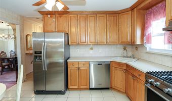 49 Lee Ave, Albertson, NY 11507