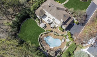 14 Bunker Hill Dr, Middletown, NJ 07748