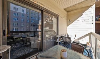 1020 N STAFFORD St 311, Arlington, VA 22201