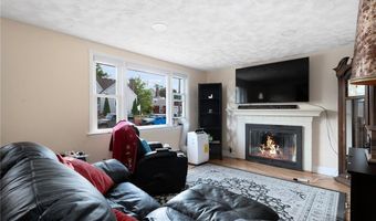75 Autumn St, Cranston, RI 02910