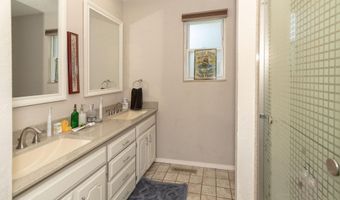 900 E Kirkwood Dr, Aurora, MO 65605