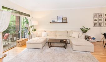 225 W Oakbrook Dr, Ann Arbor, MI 48103