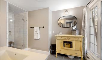 4 Intrepid Ln, Jamestown, RI 02835