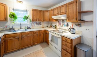 2 Dwight Cir, Amherst, MA 01002