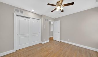 107 Falmouth Dr, Ballwin, MO 63011