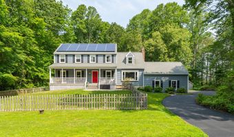 8 Sassafras Ln, Clinton, CT 06413
