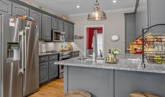 379 Shallowford Dr, Boiling Springs, SC 29316