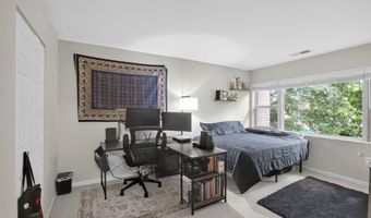 8 CANTERBURY Sq 304, Alexandria, VA 22304