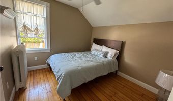11 Ann St, Newport, RI 02840