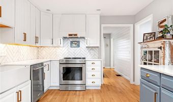 11 Pequot Ln, Hopkinton, RI 02804