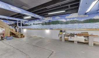 1521 Secretariat Ln, Indianapolis, IN 46217