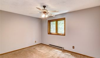 911 Woodglen Ct, Altoona, WI 54720