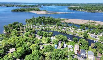 38393 N Lakeside Pl, Antioch, IL 60002