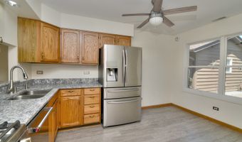 9925 Amanda Ln, Algonquin, IL 60102