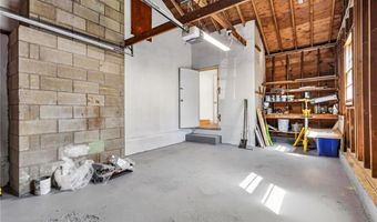 101 Bateman Ave, Cranston, RI 02920