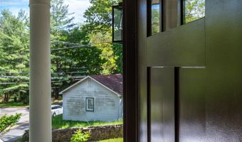 17 S Airmont Rd, Airmont, NY 10901