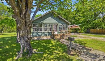 335 E Cofield St, Aurora, MO 65605