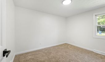 1009 OAK TREE Rd, Akron, OH 44320