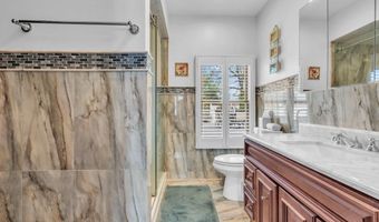 7 Glenwood Dr, Bayville, NJ 08721