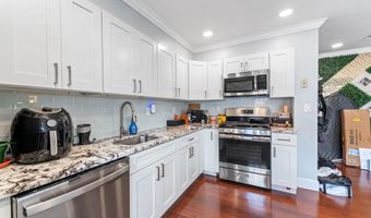 3201 8TH St SE 10, Washington, DC 20032