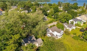 5 Phillips Rd, Falmouth, ME 04105