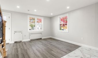 11 Hornbine St, Cranston, RI 02919