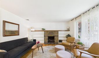 65 Bayberry Ln, East Greenwich, RI 02818
