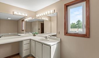 27 Country Hill Rd, Nashua, NH 03063