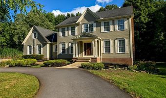 990 Whisperwood Ln, Aurora, OH 44202