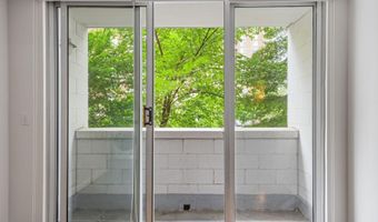 880 N POLLARD St 222, Arlington, VA 22203