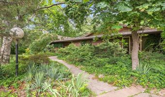 16 Meadowbrook Country Club Est, Ballwin, MO 63011