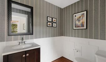 5 Hampden St, Barrington, RI 02806