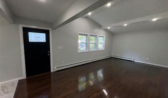 9 Holt St, Amityville, NY 11701