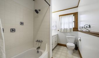 126 Nursery St, Ashland, OR 97520