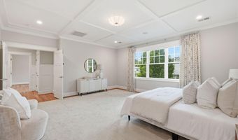 3555 N DICKERSON St, Arlington, VA 22207