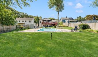 5 Versailles St, Cranston, RI 02920