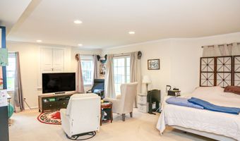 4 Cambridge Dr 4, Danbury, CT 06811