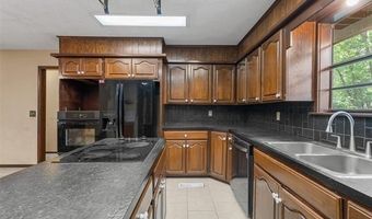 1329 Oakdale Dr, Bartlesville, OK 74006