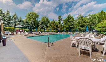 14 Woodcrest Ln 14, Danbury, CT 06810