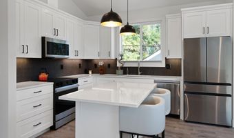 202 NW Thurston Ave, Bend, OR 97703