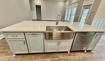 105 Orchard Cir, Adel, GA 31620