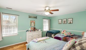 4 Twain Dr, Allentown, NJ 08501